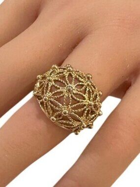 Avon Signed Ring Vintage Gold Tone Dome Filigree Floral Size 5